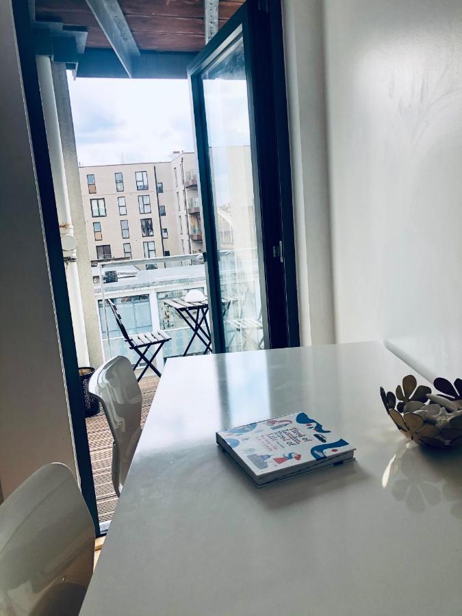 Double Room With Private Balcony London Exteriör bild